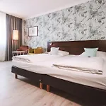 Western Ambassador Hotel 3*