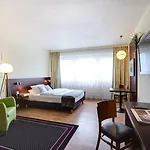 Western Ambassador Hotel 3*