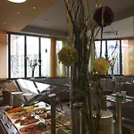 Western Ambassador Hotel 3*