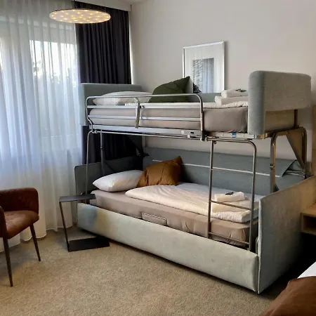 Western Ambassador Hotel 3*