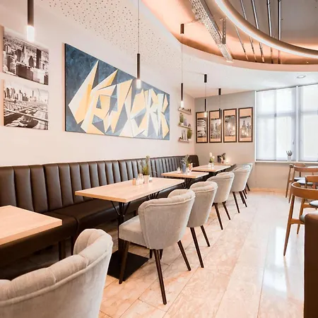 Western Ambassador Hotel 3*