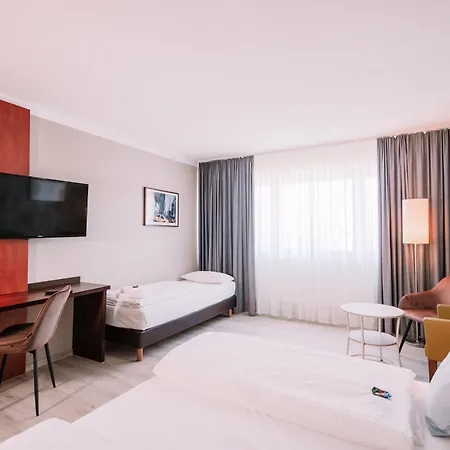 Western Ambassador Hotel 3*