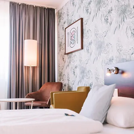 Western Ambassador Hotel 3*