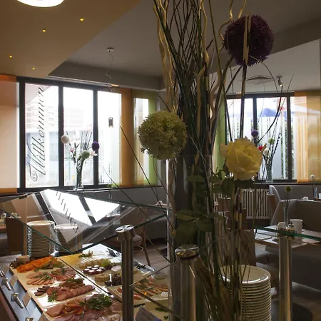 Western Ambassador Hotel 3*