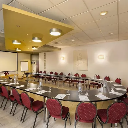 Western Ambassador Hotel 3*