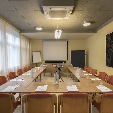 Western Ambassador Hotel 3*