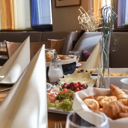 Western Ambassador Hotel 3*