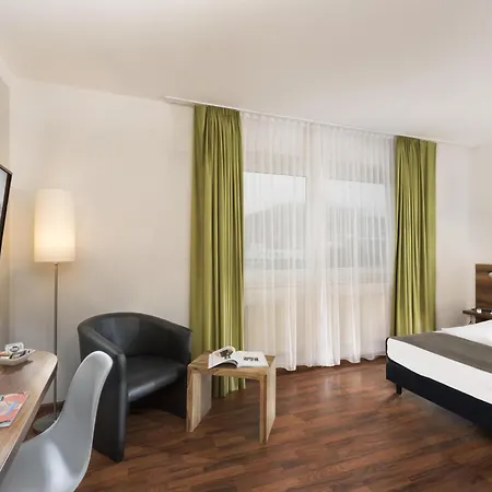 Western Ambassador Hotel 3*