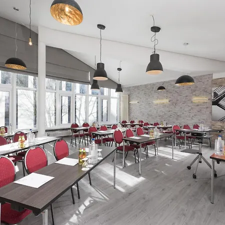 Western Ambassador 호텔 3*