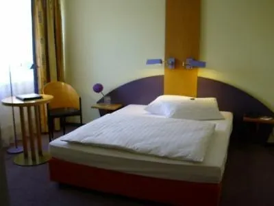 Western Ambassador Szálloda 3*
