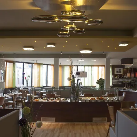 Western Ambassador فندق