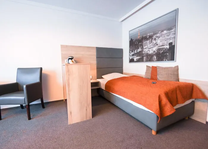 Western Ambassador Hotell 3*