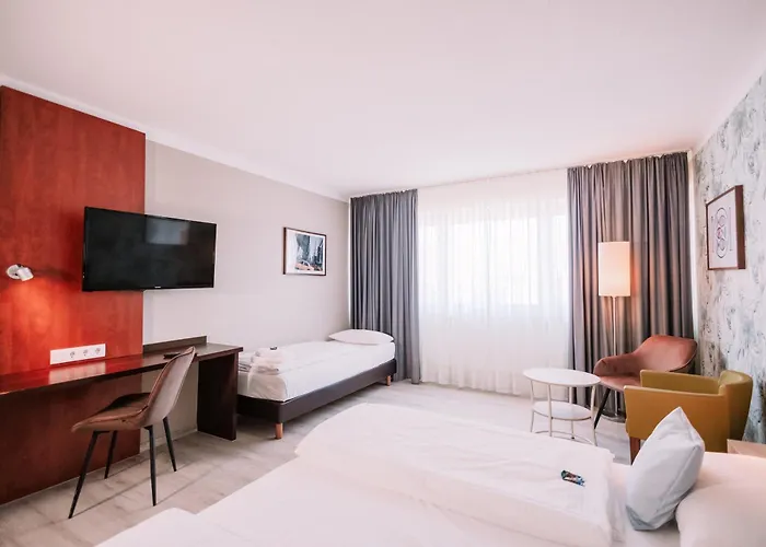 Western Ambassador Hotell 3*