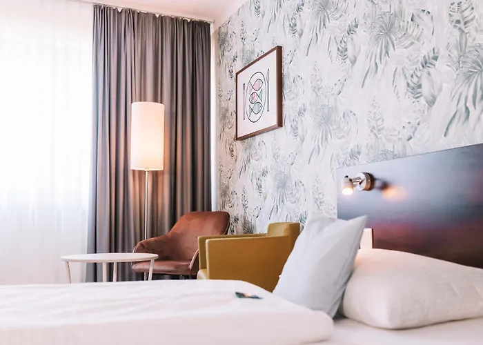 Western Ambassador Hotell 3*