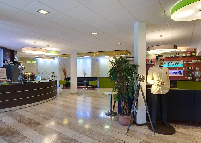 Western Ambassador Hotel 3*