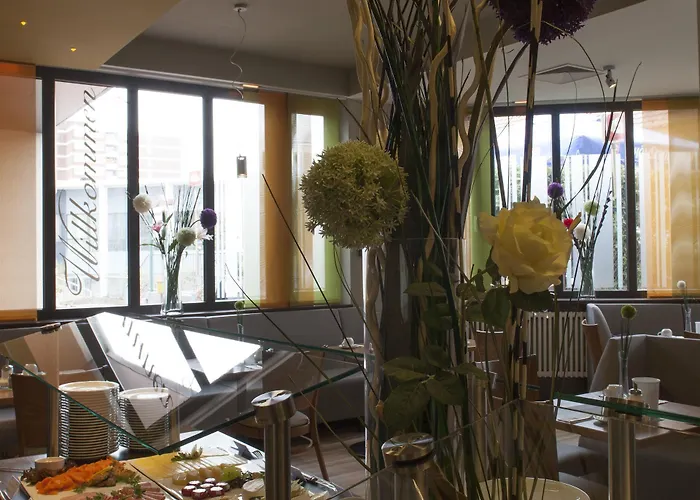 Western Ambassador Hotel 3*