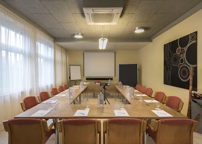 Western Ambassador Hotel 3*